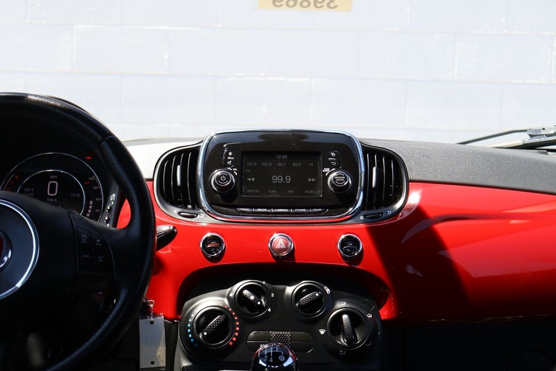 FIAT 500 Vehicle Full-screen Gallery Image 24