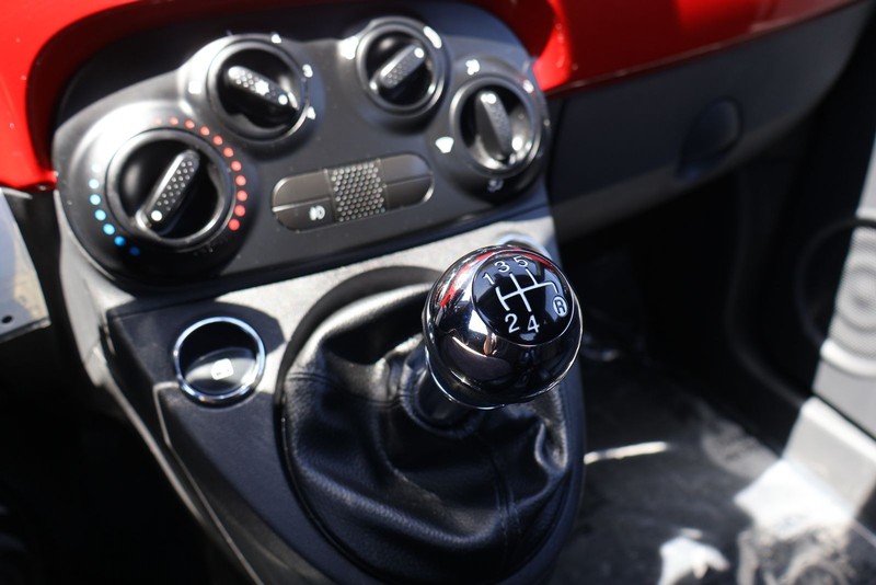 FIAT 500 Vehicle Full-screen Gallery Image 25