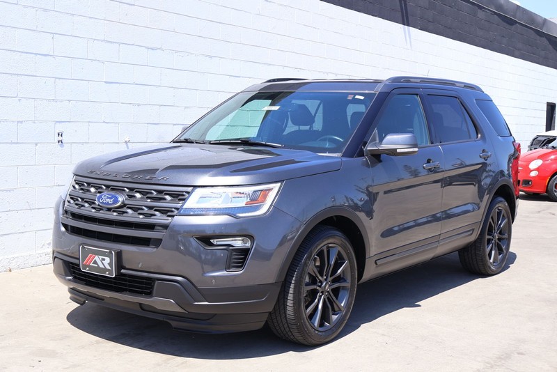 Ford Explorer Vehicle Full-screen Gallery Image 10