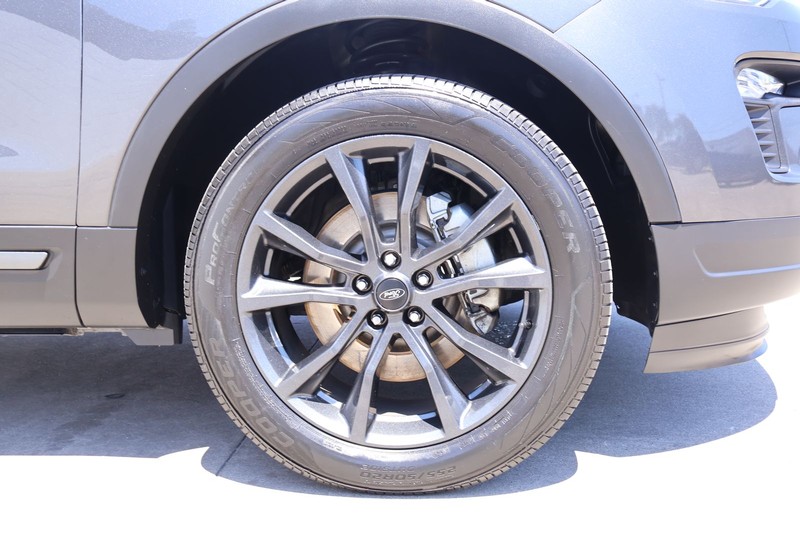 Ford Explorer Vehicle Full-screen Gallery Image 12