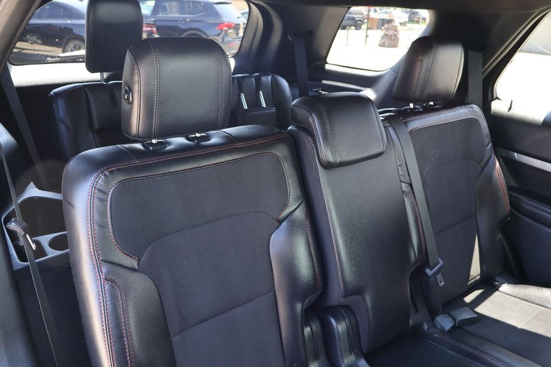 Ford Explorer Vehicle Full-screen Gallery Image 19