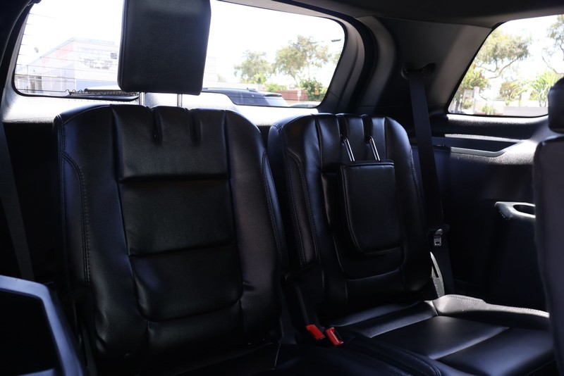 Ford Explorer Vehicle Full-screen Gallery Image 20