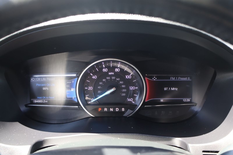 Ford Explorer Vehicle Full-screen Gallery Image 22