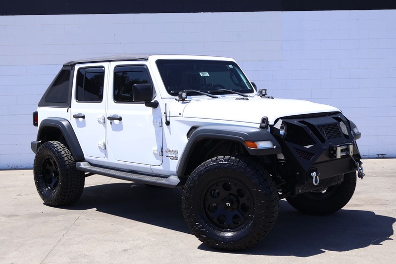 Jeep Wrangler Unlimited Vehicle Full-screen Gallery Image 01