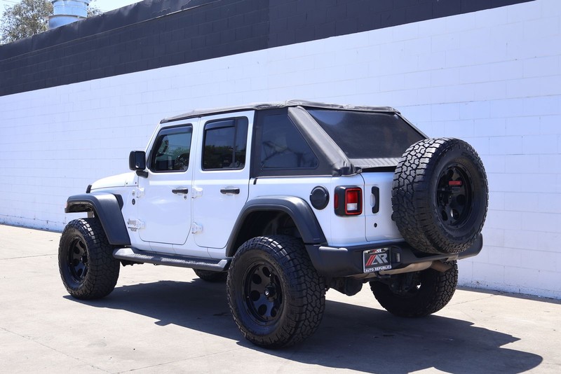 Jeep Wrangler Unlimited Vehicle Full-screen Gallery Image 09