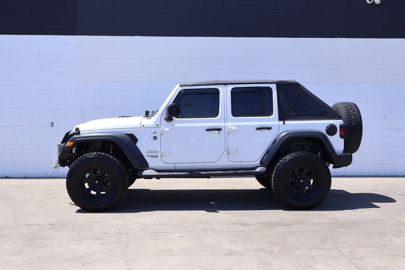 Jeep Wrangler Unlimited Vehicle Full-screen Gallery Image 10