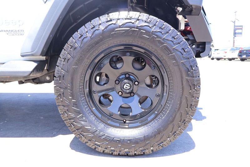Jeep Wrangler Unlimited Vehicle Full-screen Gallery Image 14