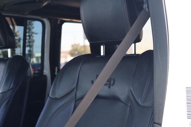 Jeep Wrangler Unlimited Vehicle Full-screen Gallery Image 18