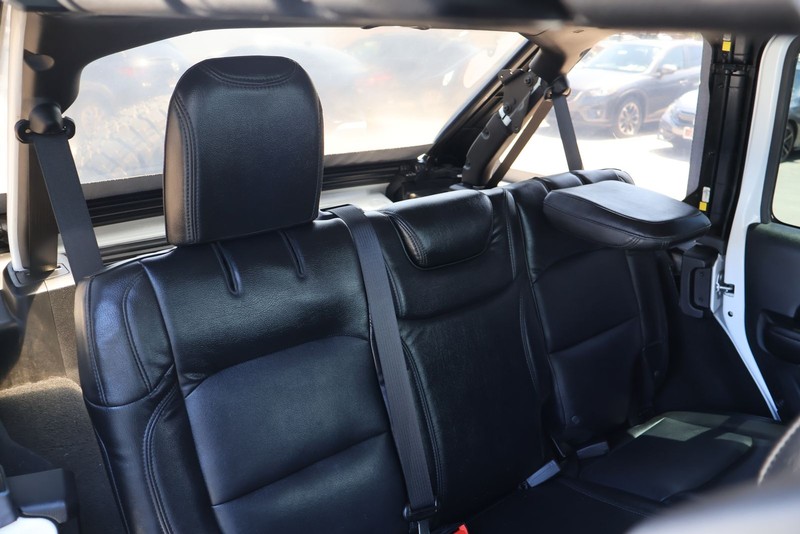 Jeep Wrangler Unlimited Vehicle Full-screen Gallery Image 21