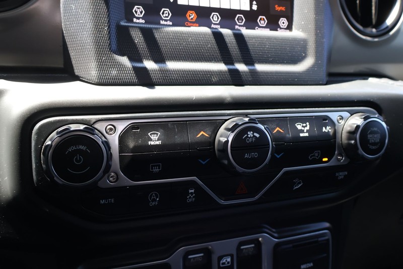 Jeep Wrangler Unlimited Vehicle Full-screen Gallery Image 31