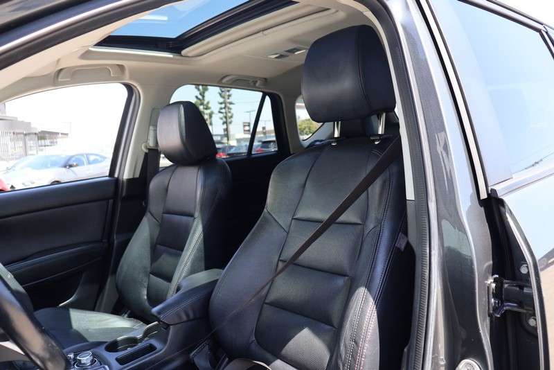 Mazda CX-5 Vehicle Full-screen Gallery Image 15