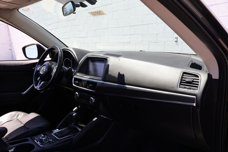 Mazda CX-5 Vehicle Full-screen Gallery Image 17