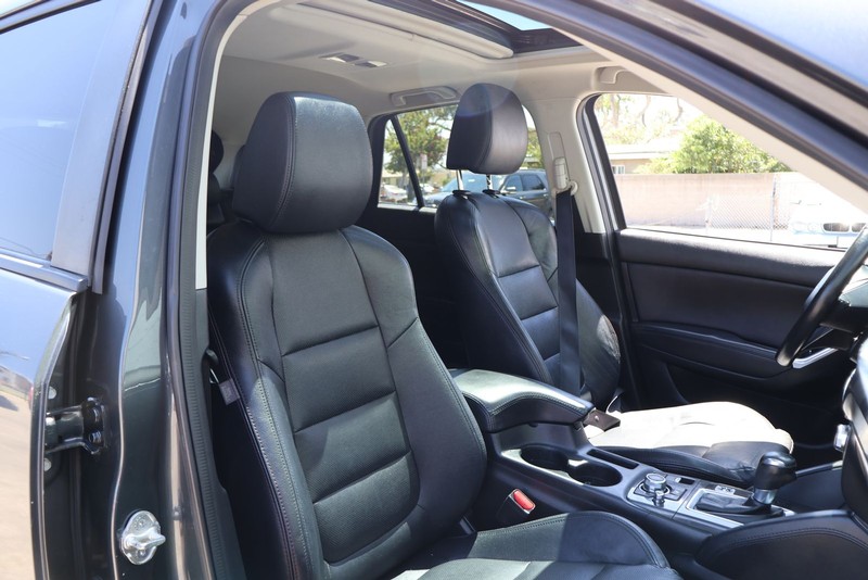 Mazda CX-5 Vehicle Full-screen Gallery Image 18