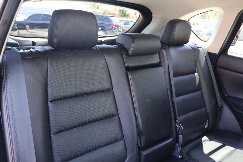 Mazda CX-5 Vehicle Full-screen Gallery Image 19
