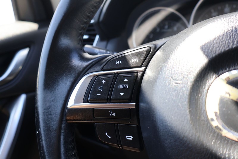 Mazda CX-5 Vehicle Full-screen Gallery Image 23