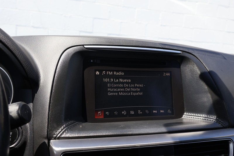Mazda CX-5 Vehicle Full-screen Gallery Image 26