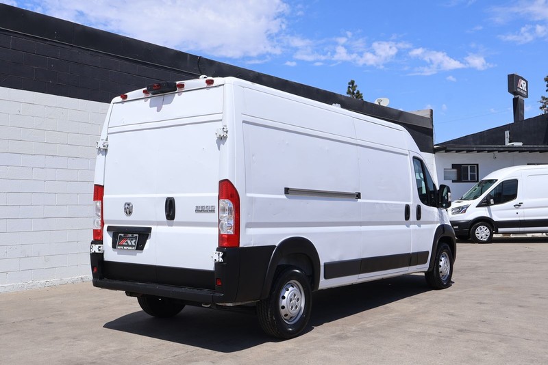 Ram ProMaster Cargo Van Vehicle Full-screen Gallery Image 05