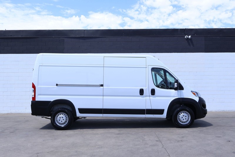 Ram ProMaster Cargo Van Vehicle Full-screen Gallery Image 01