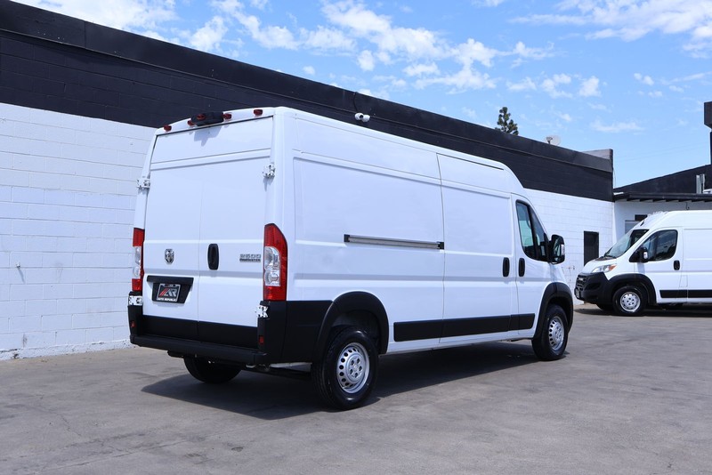 Ram ProMaster Cargo Van Vehicle Full-screen Gallery Image 05
