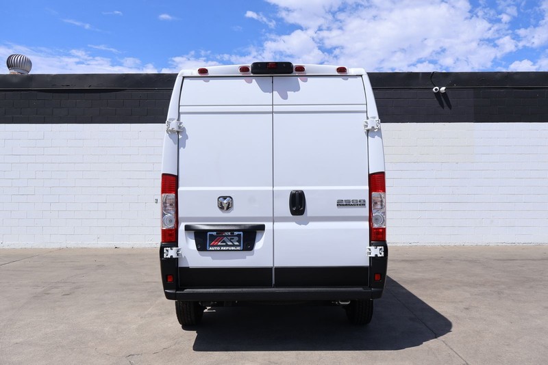 Ram ProMaster Cargo Van Vehicle Full-screen Gallery Image 06
