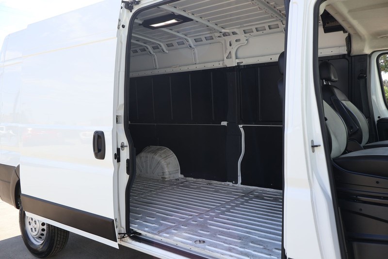 Ram ProMaster Cargo Van Vehicle Full-screen Gallery Image 12