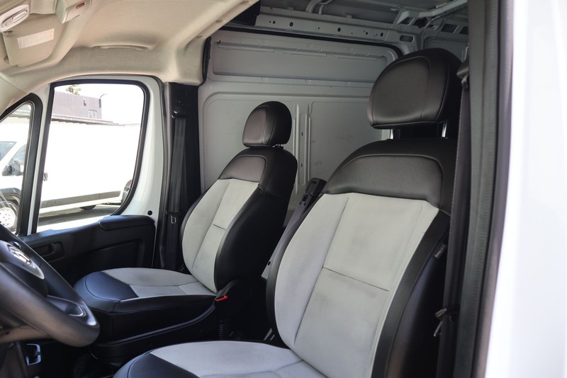 Ram ProMaster Cargo Van Vehicle Full-screen Gallery Image 17