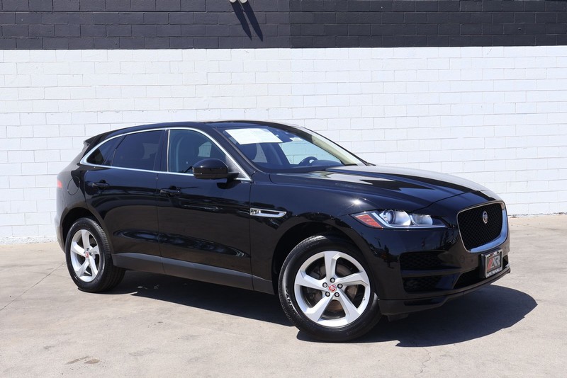 Jaguar F-PACE Vehicle Full-screen Gallery Image 01