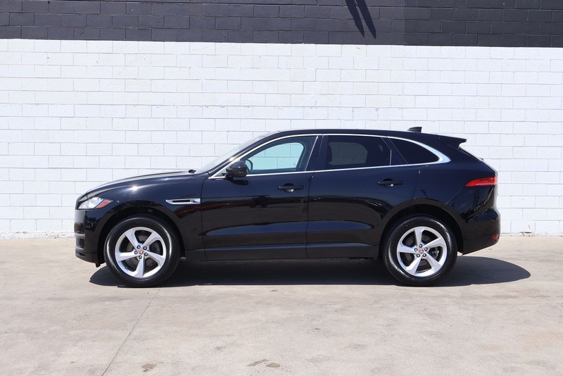 Jaguar F-PACE Vehicle Full-screen Gallery Image 11