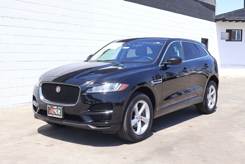 Jaguar F-PACE Vehicle Full-screen Gallery Image 12