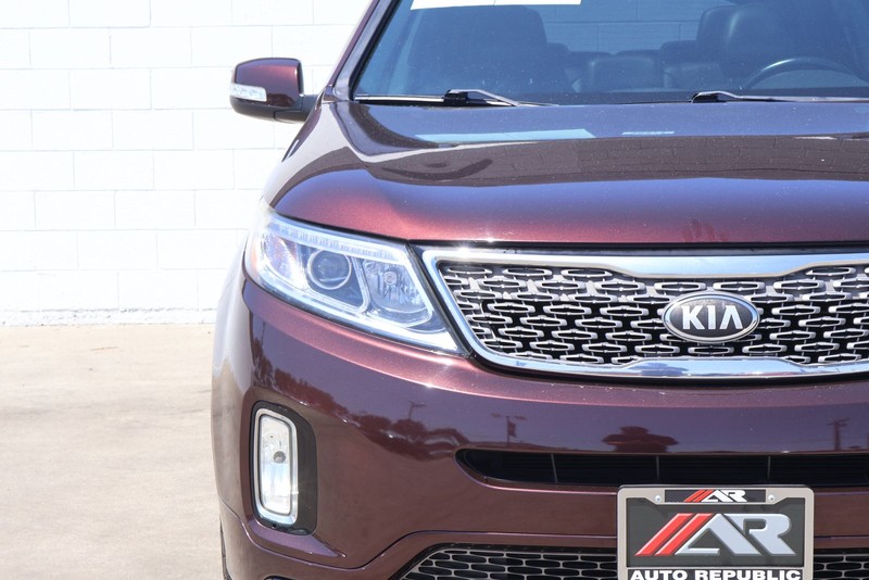 Kia Sorento Vehicle Full-screen Gallery Image 03