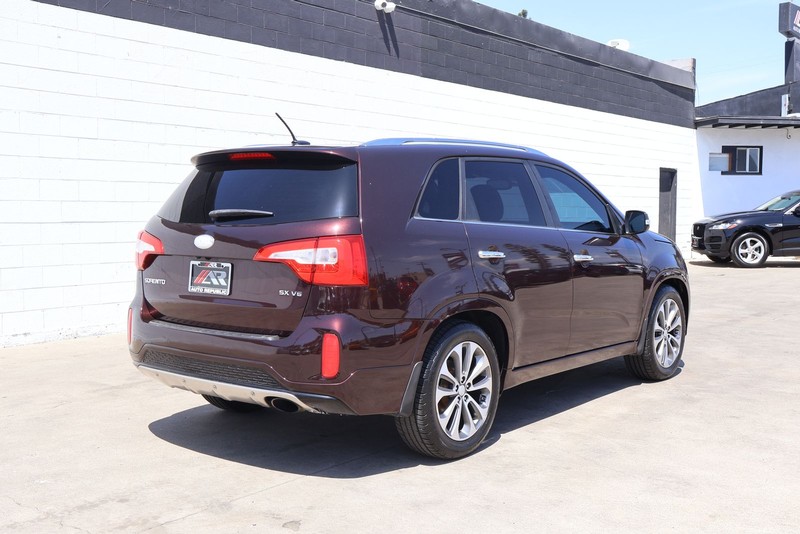 Kia Sorento Vehicle Full-screen Gallery Image 05