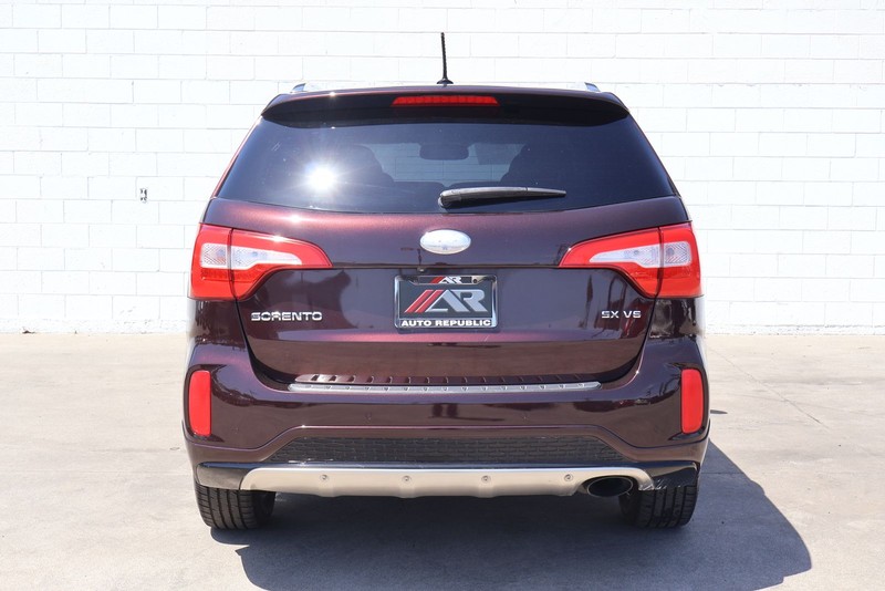 Kia Sorento Vehicle Full-screen Gallery Image 06
