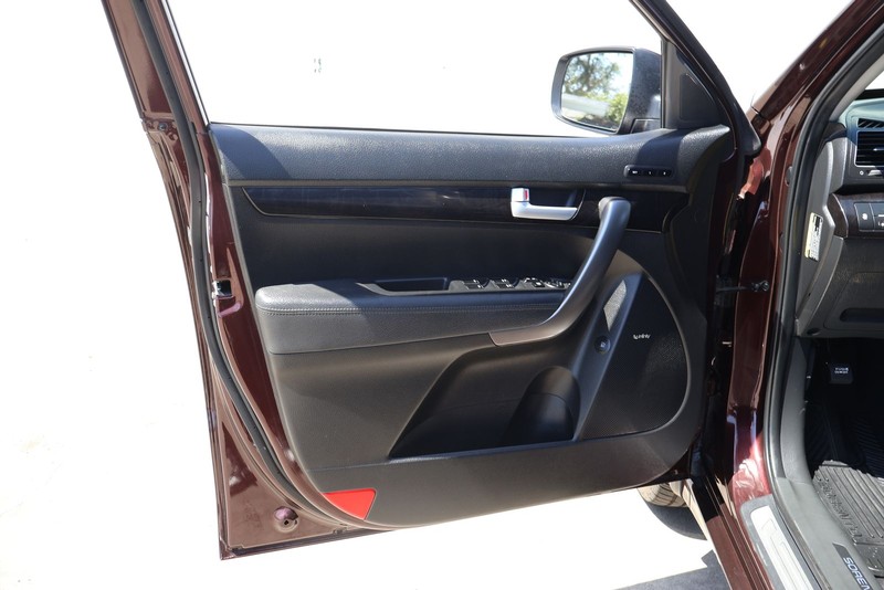 Kia Sorento Vehicle Full-screen Gallery Image 15