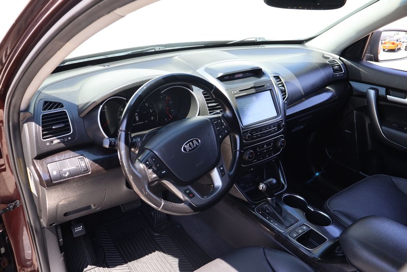 Kia Sorento Vehicle Full-screen Gallery Image 16