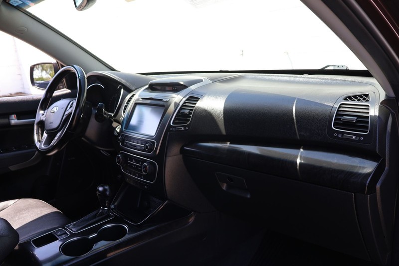Kia Sorento Vehicle Full-screen Gallery Image 19
