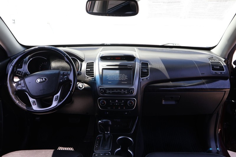 Kia Sorento Vehicle Full-screen Gallery Image 23
