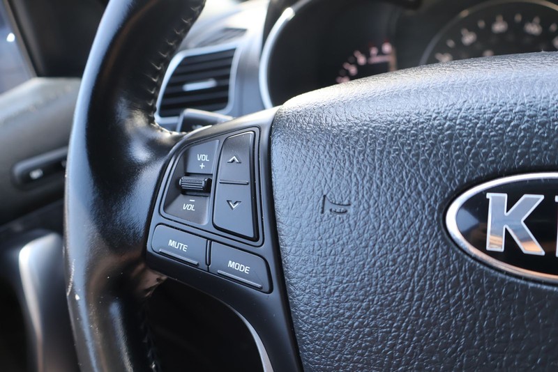 Kia Sorento Vehicle Full-screen Gallery Image 26
