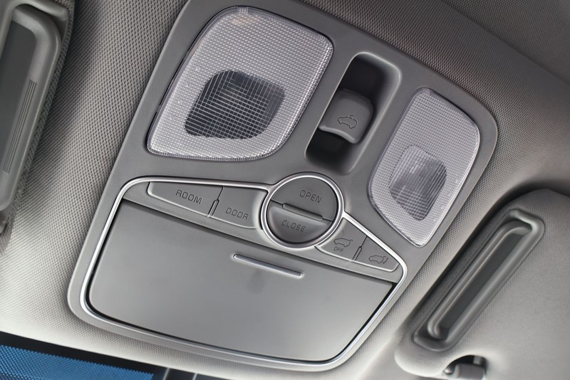 Kia Sorento Vehicle Full-screen Gallery Image 32