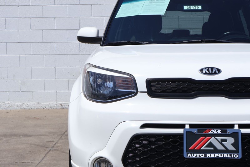 Kia Soul Vehicle Full-screen Gallery Image 03
