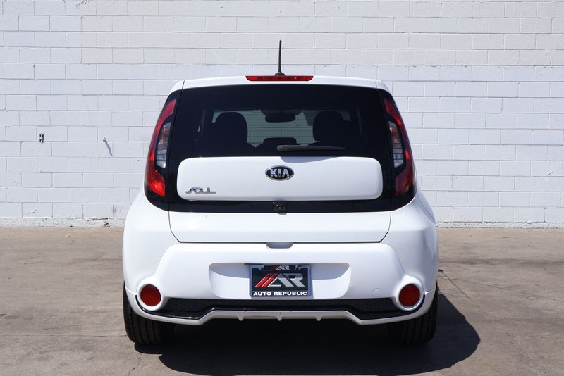 Kia Soul Vehicle Full-screen Gallery Image 06