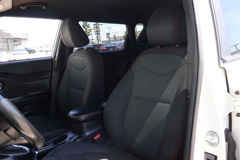 Kia Soul Vehicle Full-screen Gallery Image 16