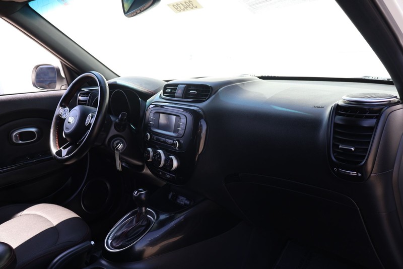 Kia Soul Vehicle Full-screen Gallery Image 18
