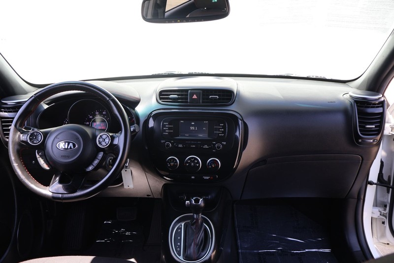 Kia Soul Vehicle Full-screen Gallery Image 21