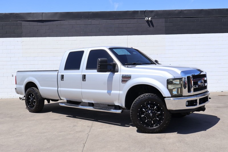 Ford Super Duty F-250 SRW Vehicle Full-screen Gallery Image 02
