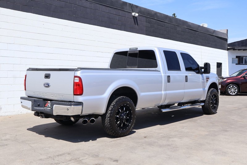 Ford Super Duty F-250 SRW Vehicle Full-screen Gallery Image 03