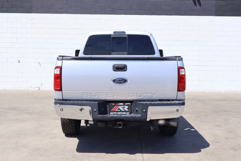 Ford Super Duty F-250 SRW Vehicle Full-screen Gallery Image 04