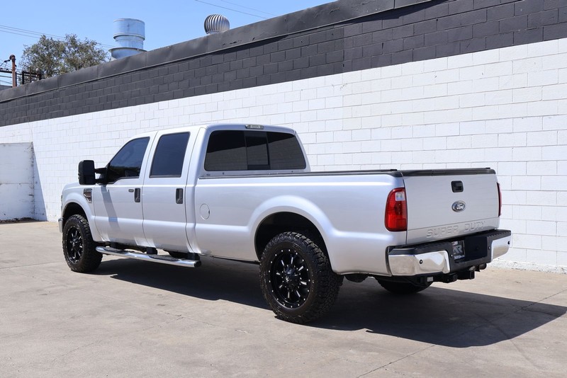 Ford Super Duty F-250 SRW Vehicle Full-screen Gallery Image 06