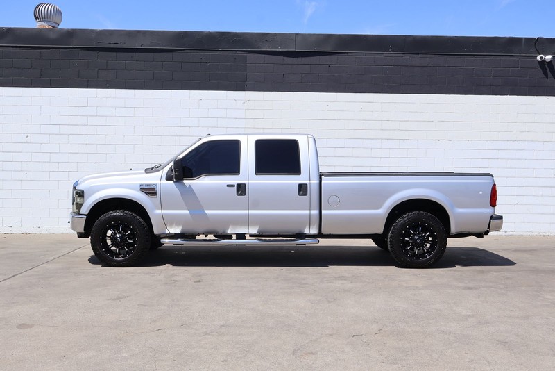 Ford Super Duty F-250 SRW Vehicle Full-screen Gallery Image 07