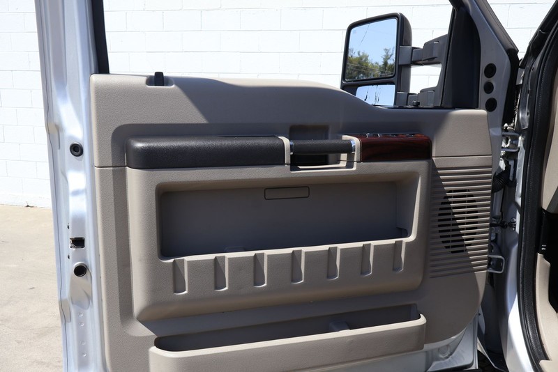 Ford Super Duty F-250 SRW Vehicle Full-screen Gallery Image 11
