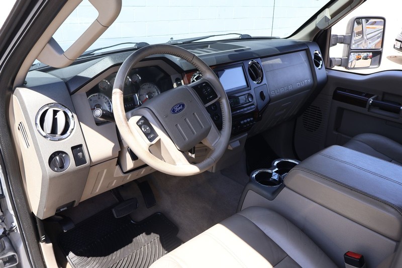 Ford Super Duty F-250 SRW Vehicle Full-screen Gallery Image 12
